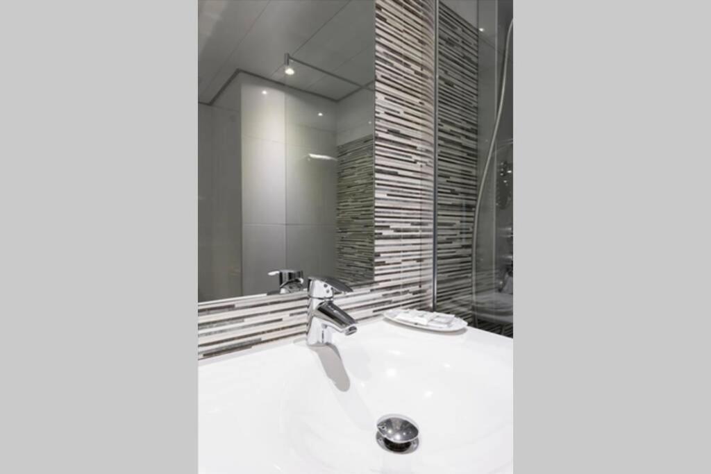 Сasa de vacaciones Habitación con dos camas en Hotel Ronda Lesseps