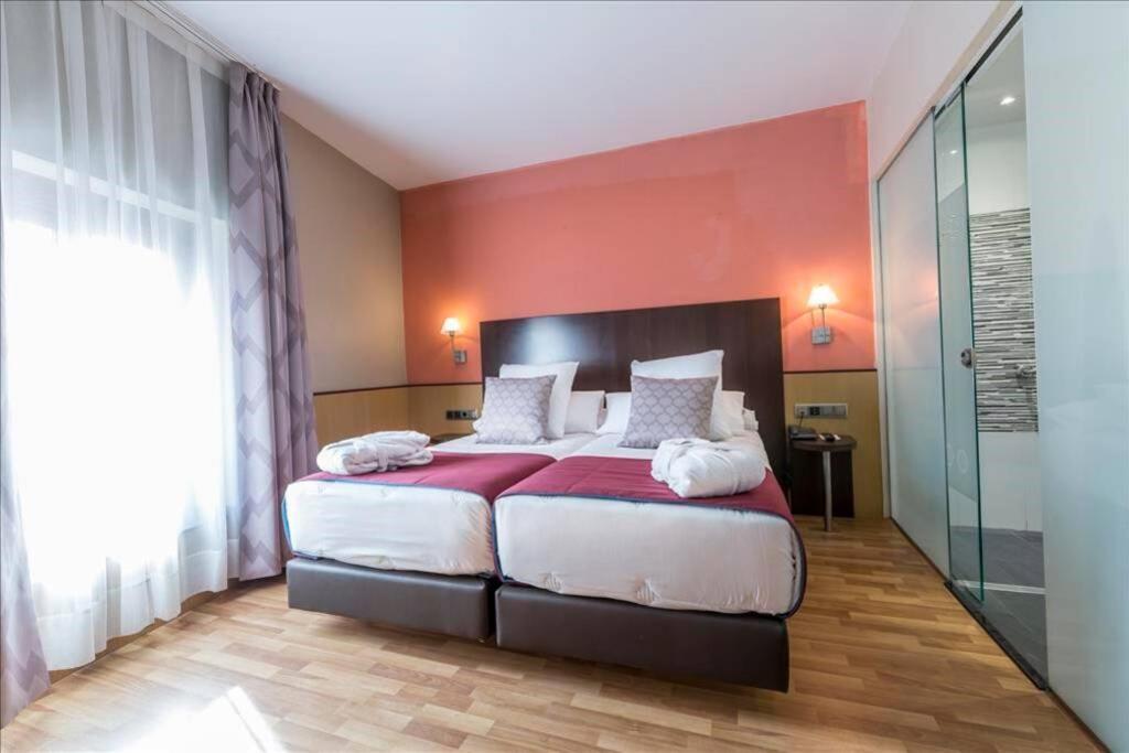 Habitación con dos camas en Hotel Ronda Lesseps