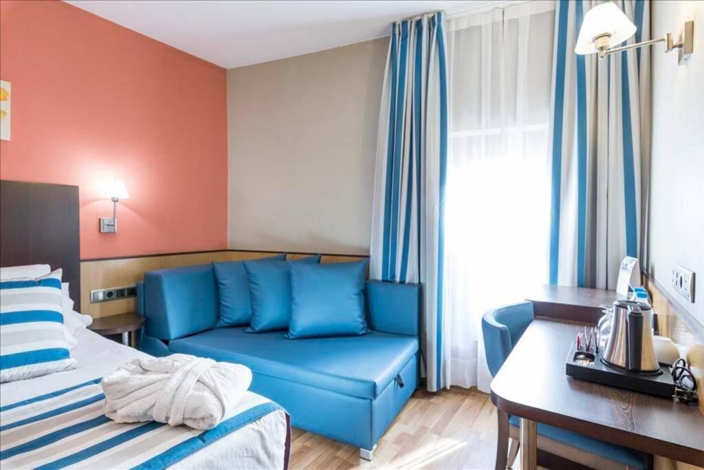 Habitación con dos camas en Hotel Ronda Lesseps *