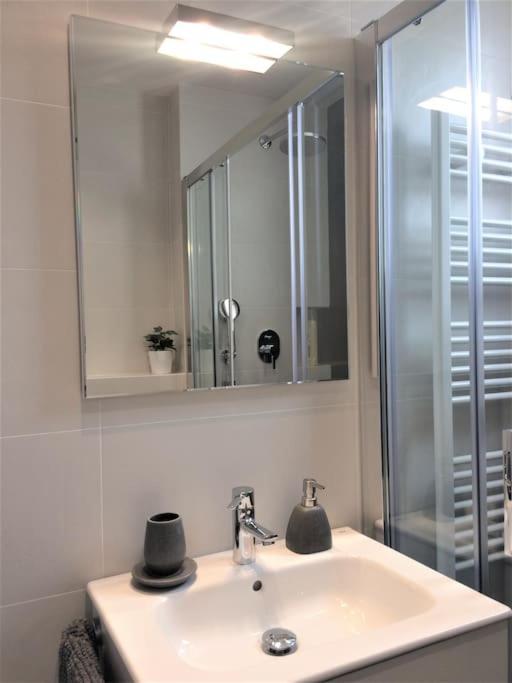 Lovely & Bright Vila Olimpica Beach Appartement