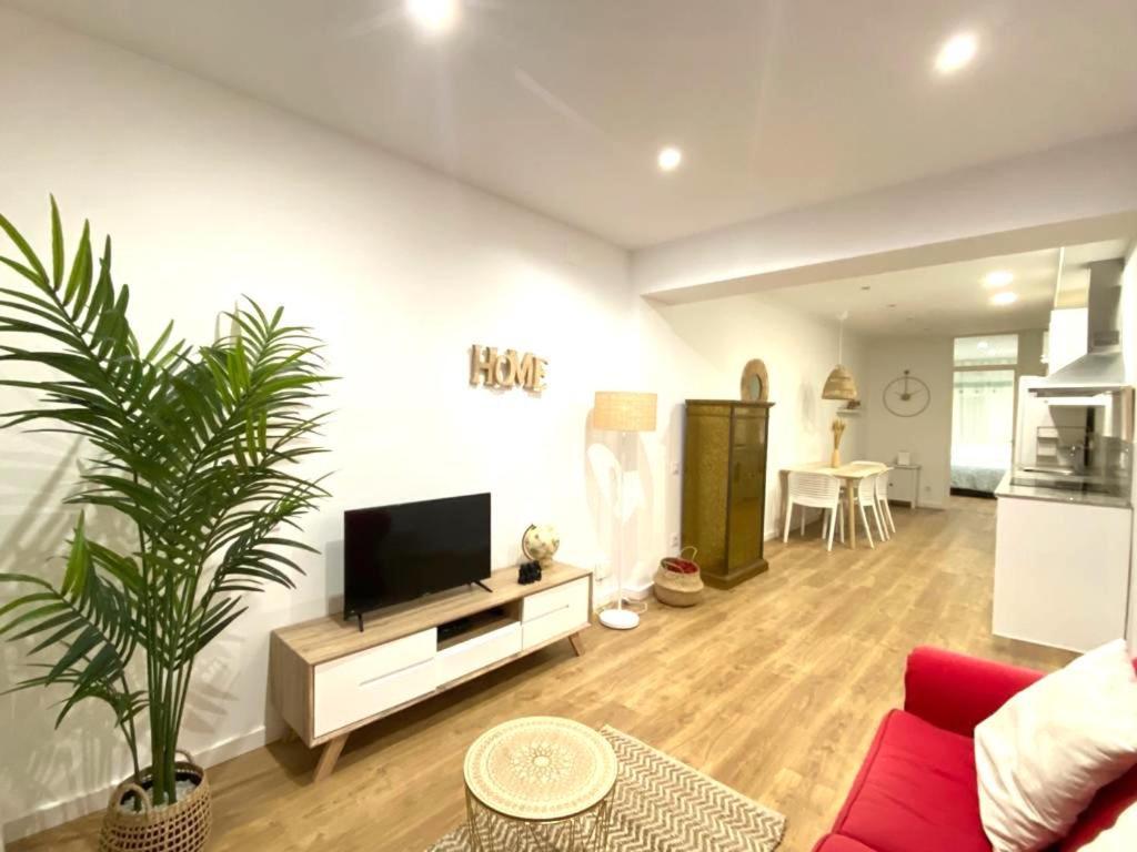 Apartment Lovely New 20 Minutes From Center. *