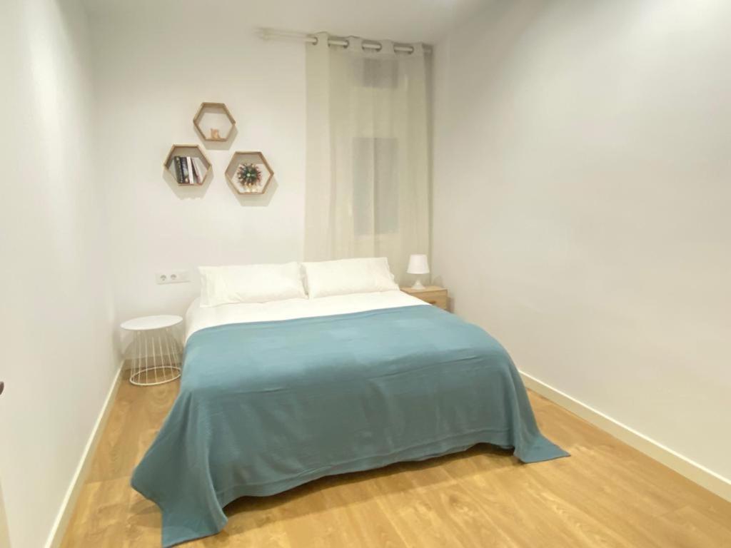 Lovely New 20 Minutes From Center. Apartment Barcelona