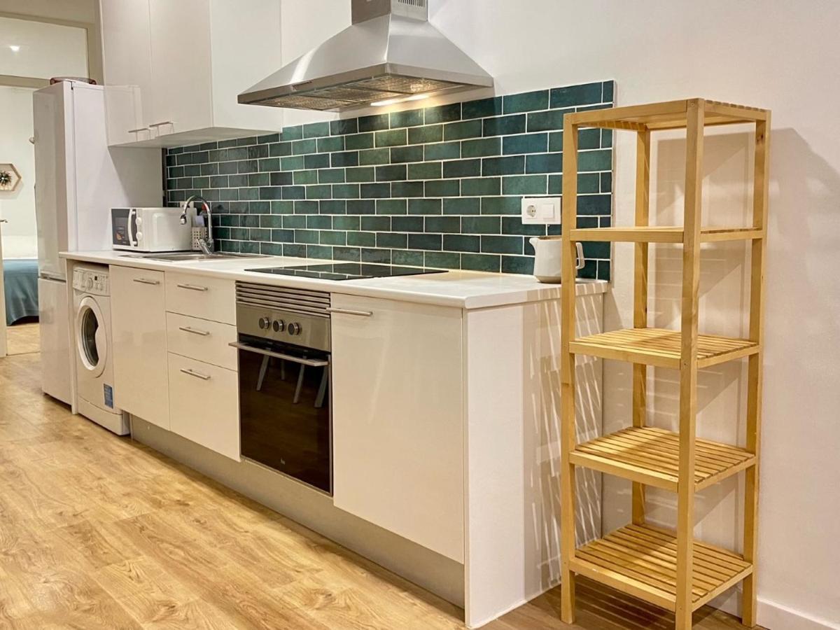 Lovely New 20 Minutes From Center. Apartment *