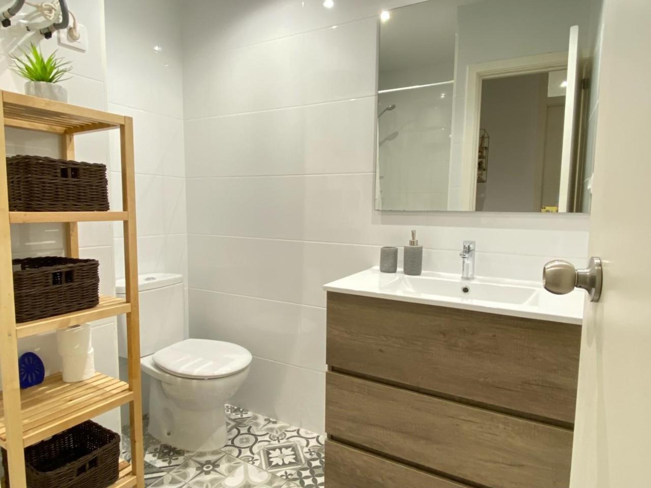 Apartment Lovely New 20 Minutes From Center.