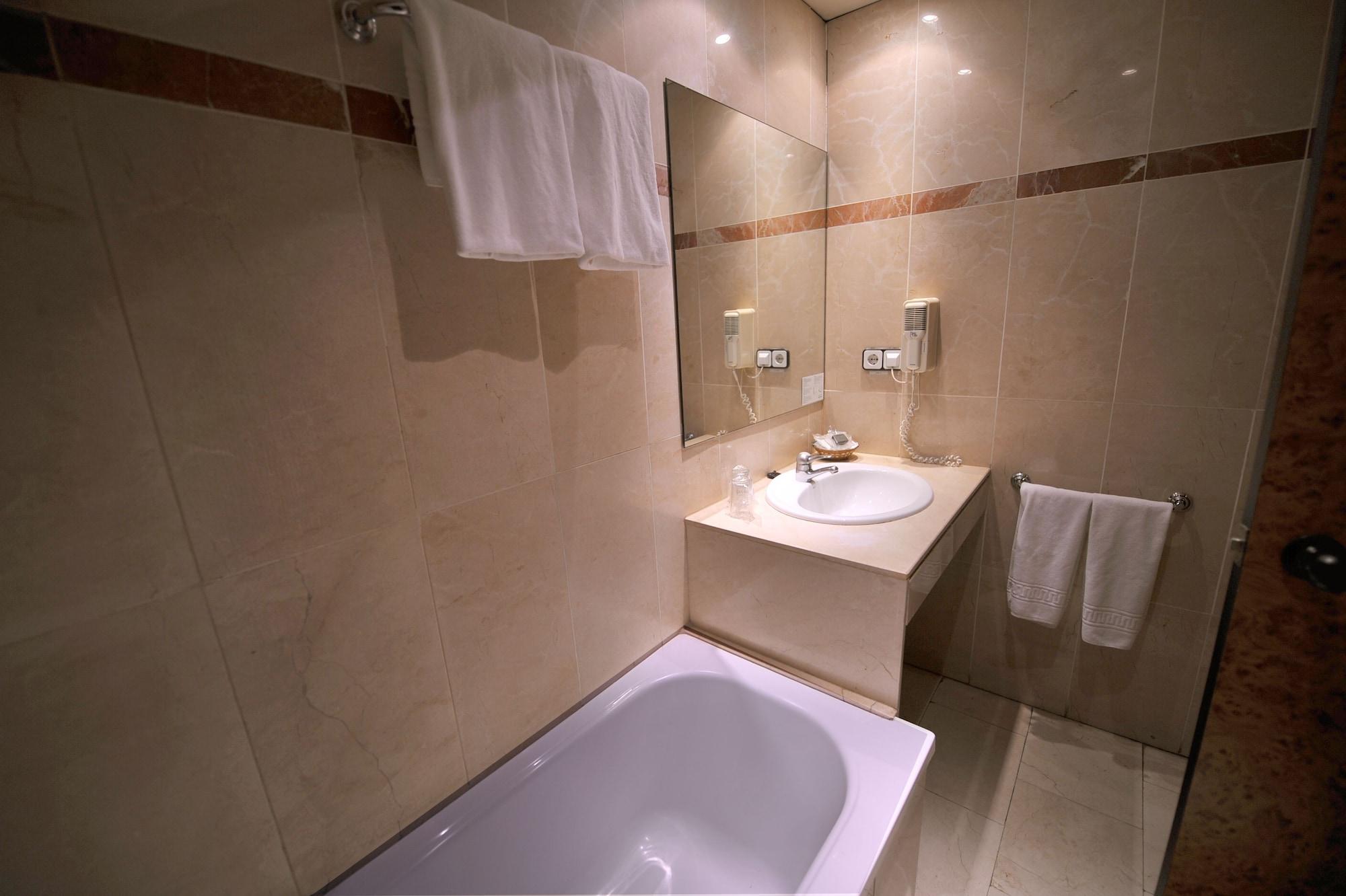Hotel Glòries 3*