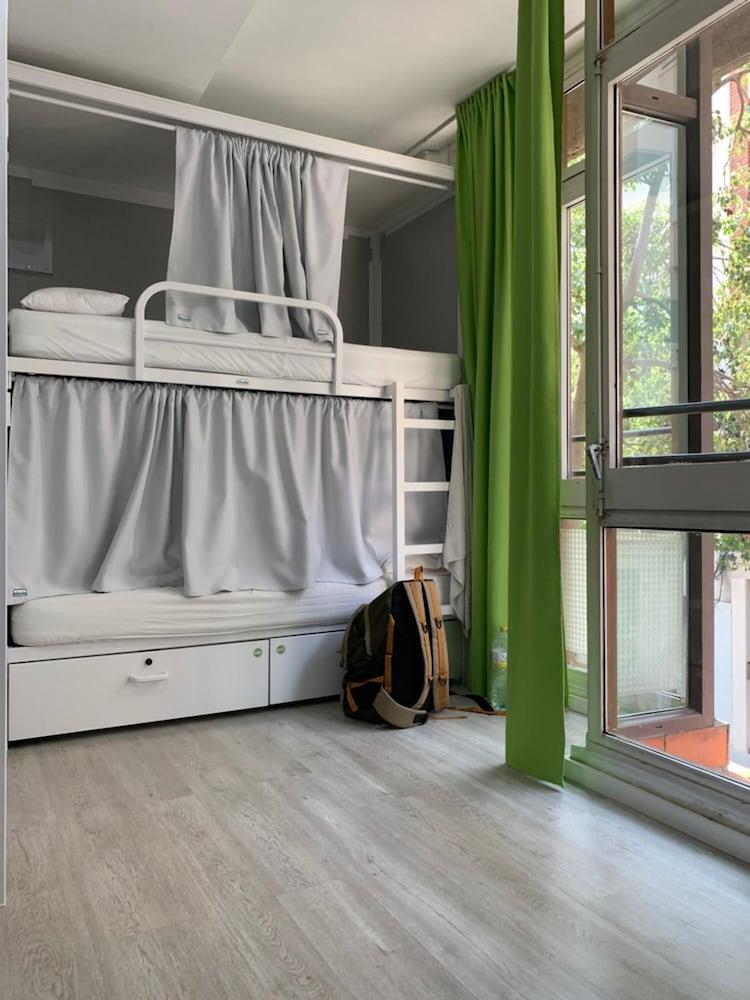 Alberguinn Hostel *