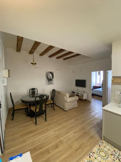 Charm Apartment *