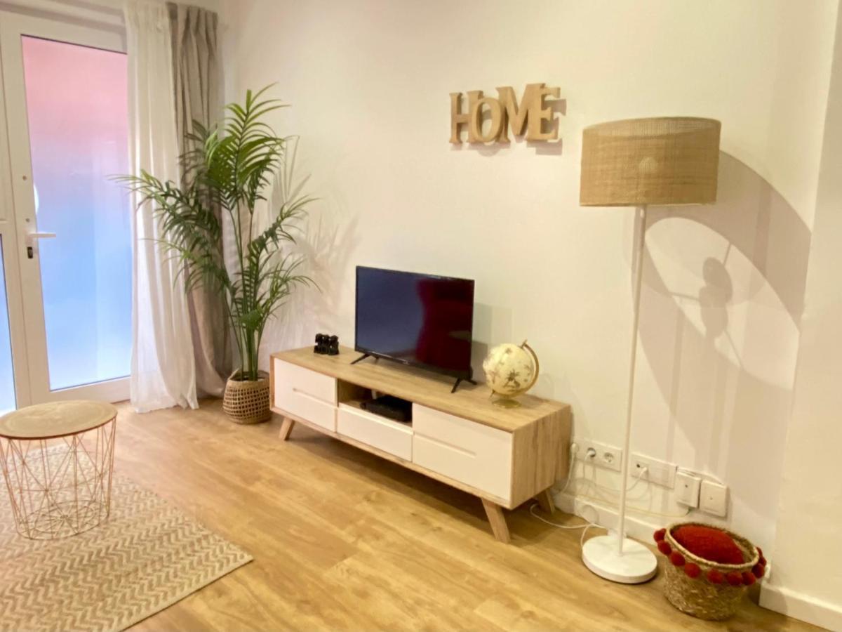 Lovely New 20 Minutes From Center. Apartment *