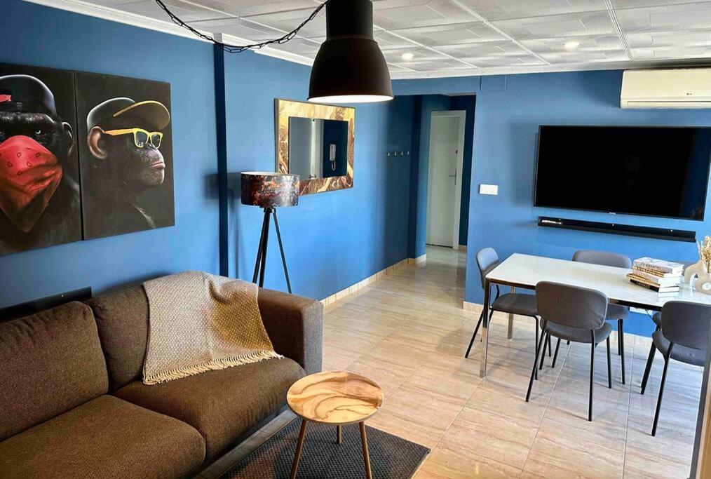 8 Min Walk To The & 10 Min Walk To Convention Centre ! Apartamento