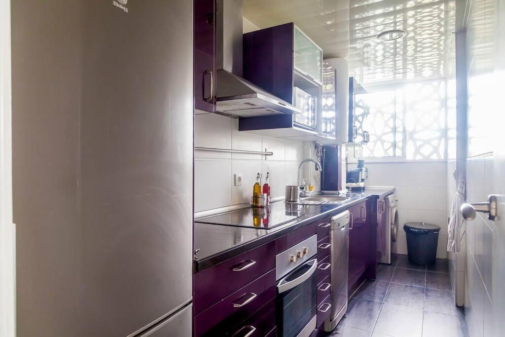 8 Min Walk To The & 10 Min Walk To Convention Centre ! Apartamento *