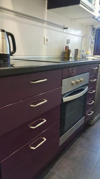 8 Min Walk To The & 10 Min Walk To Convention Centre ! Apartamento