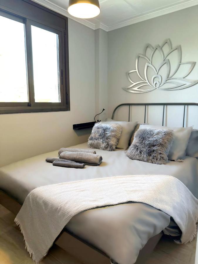 8 Min Walk To The & 10 Min Walk To Convention Centre ! Apartamento