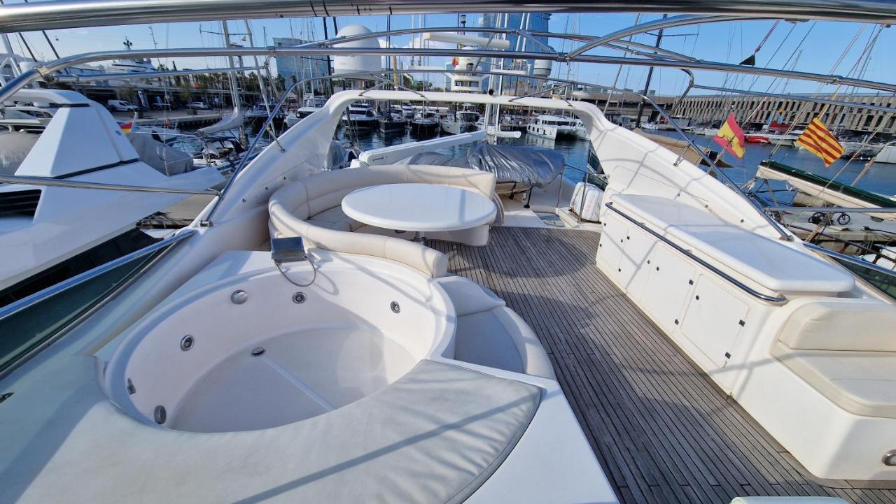 Magnificent Luxury Yacht In Center Botel *