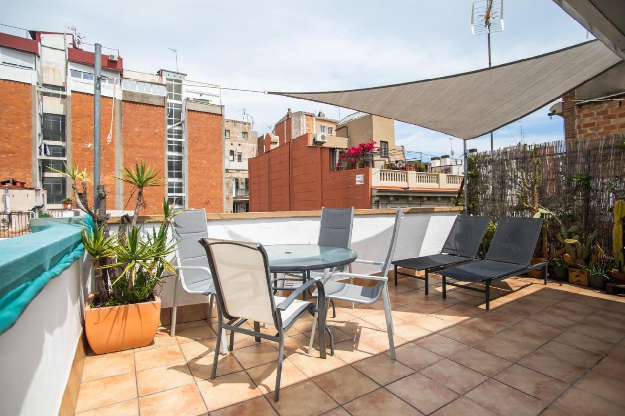 31mai1043 - Sunny Terrace Sagrada Familia