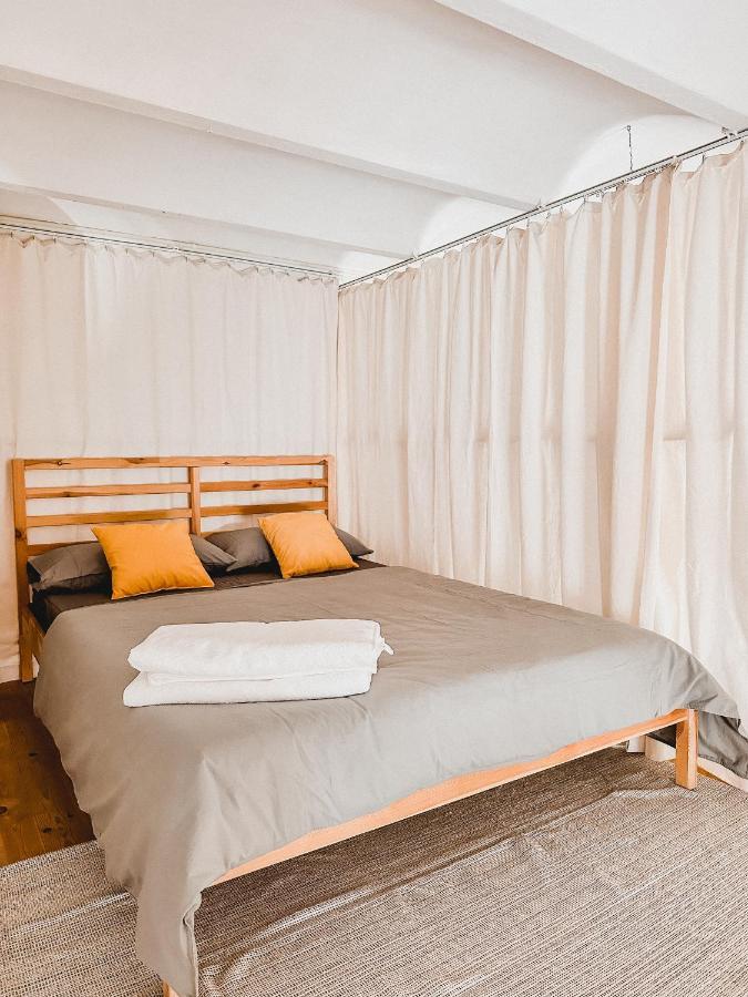 Privada, Casa Compartida Con Pareja Private Room, Shared House With A Couple Barcelone