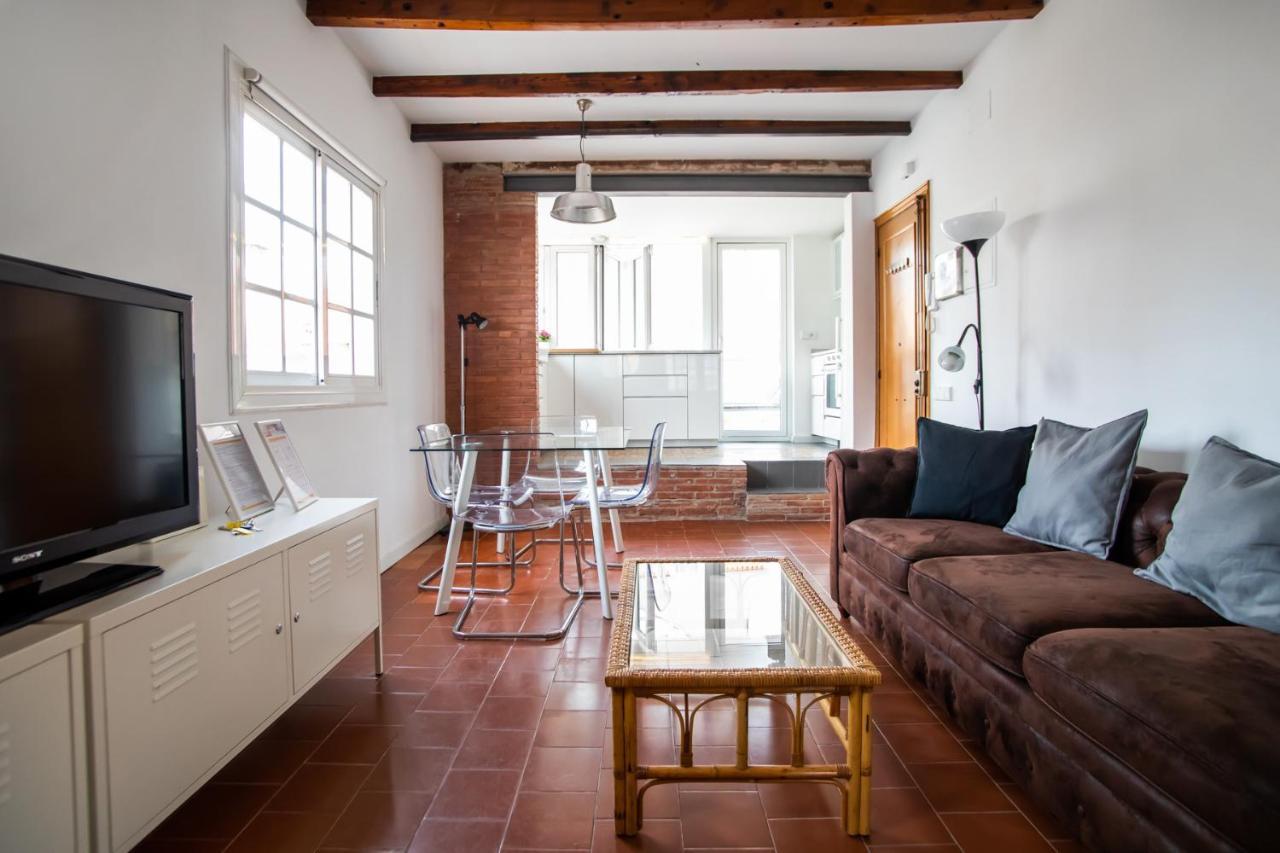 31mai1043 - Sunny Terrace Sagrada Familia Apartment *