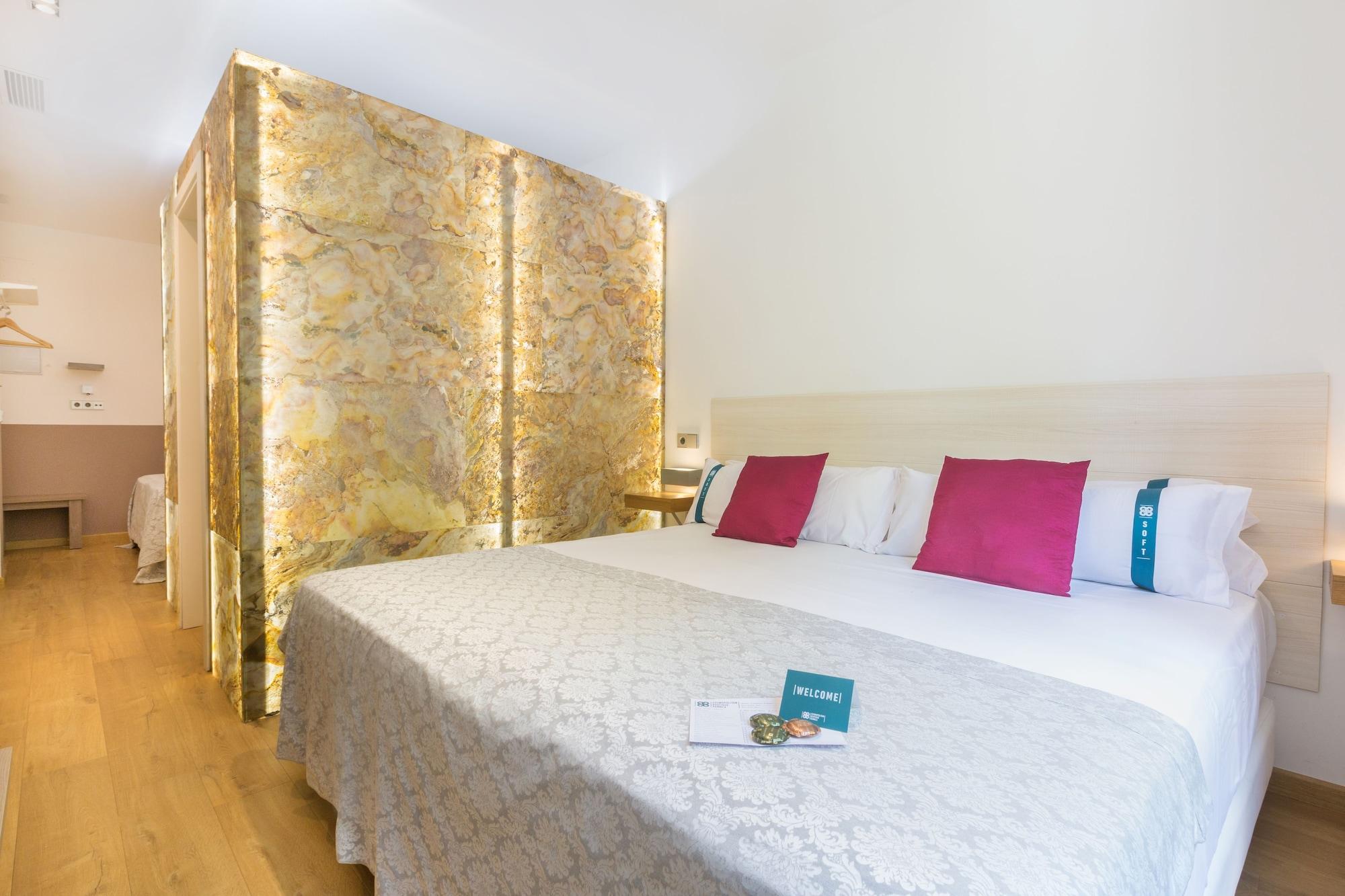 Cosmopolitan Boutique Rambla Maison d'hôtes 2*