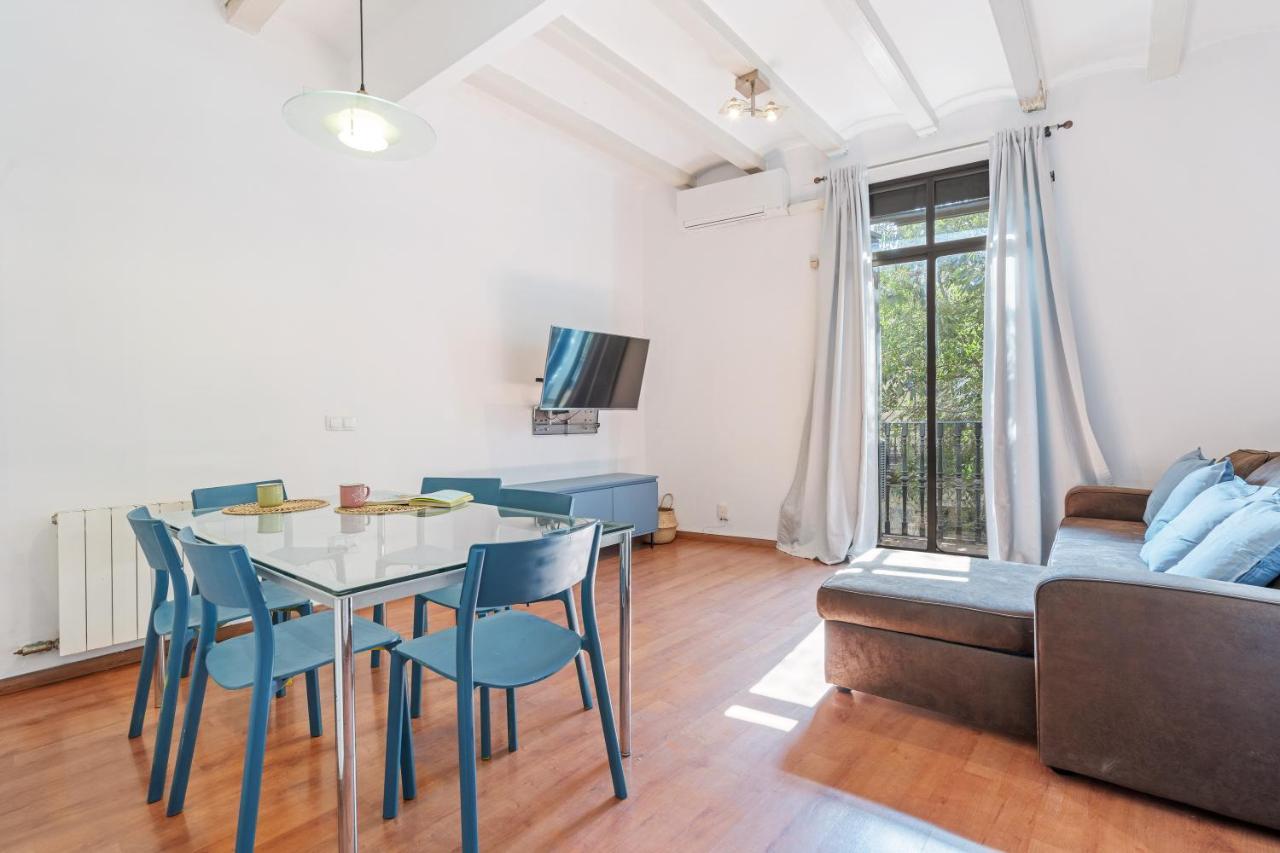 Fridays Flats Charming In Clot Apartment