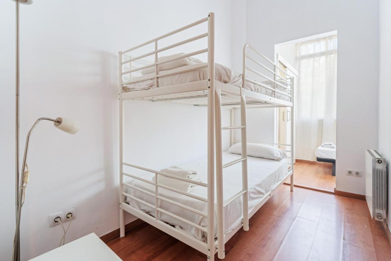 Fridays Flats Charming In Clot Apartment *