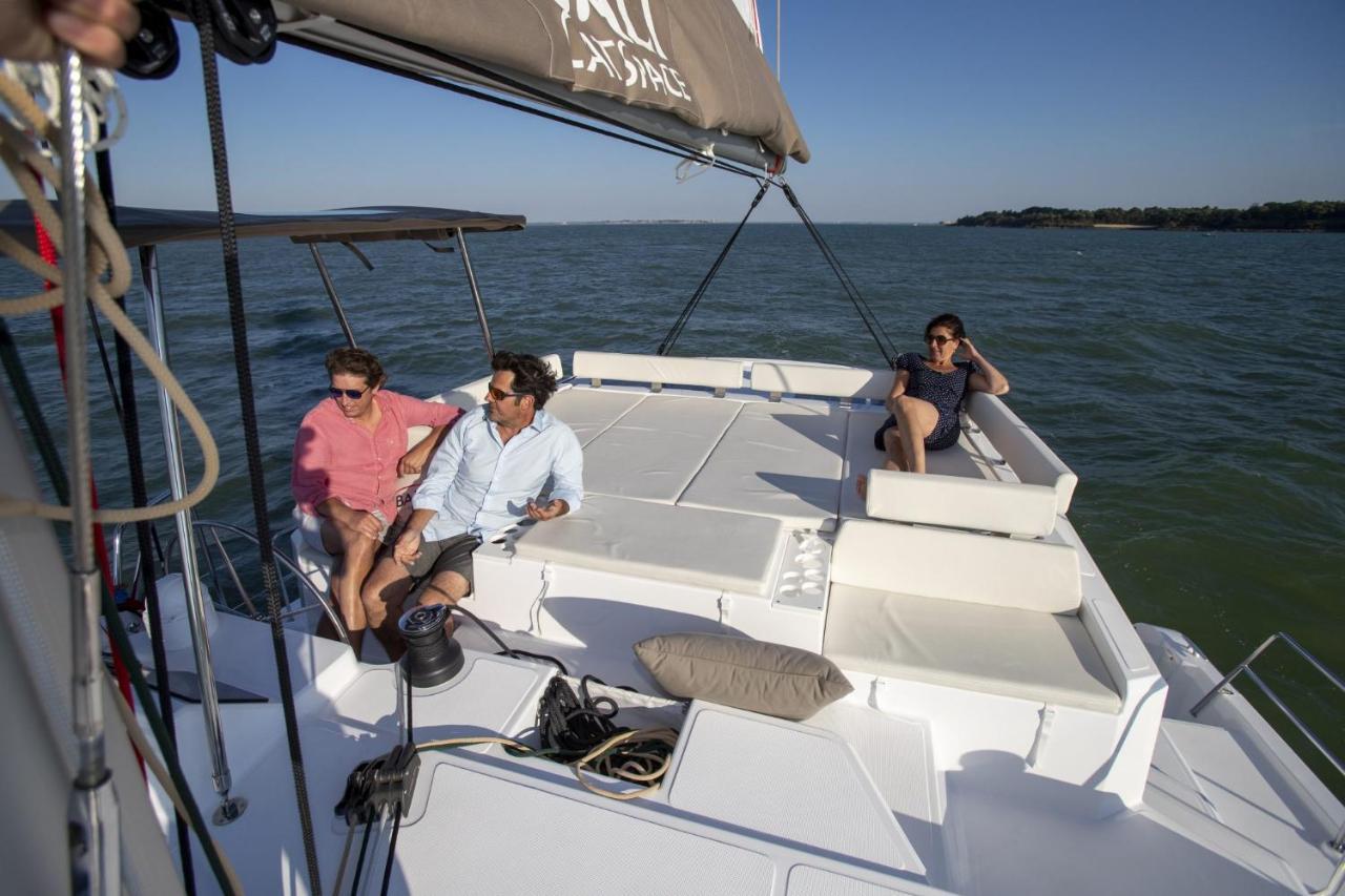 Botel Private Exclusive Catamaran 'hang Loose' Barcelona