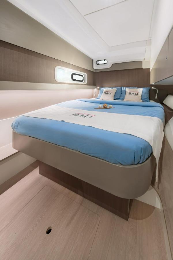 Private Exclusive Catamaran 'hang Loose' Botel *