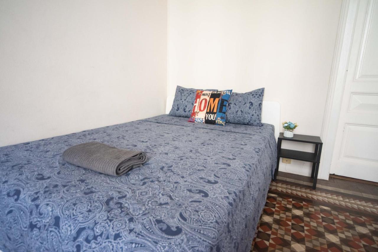By Urquinaona Rooms Hostal *