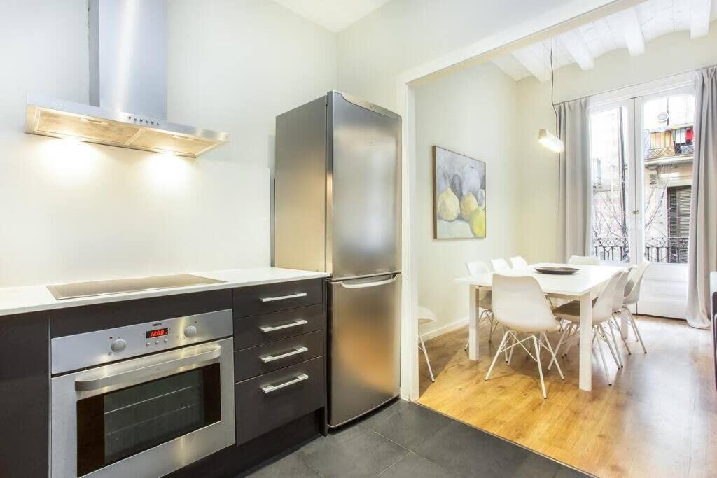 Bright And Modern 4bedroom With Terrace In Ramblas P1 Barcelone