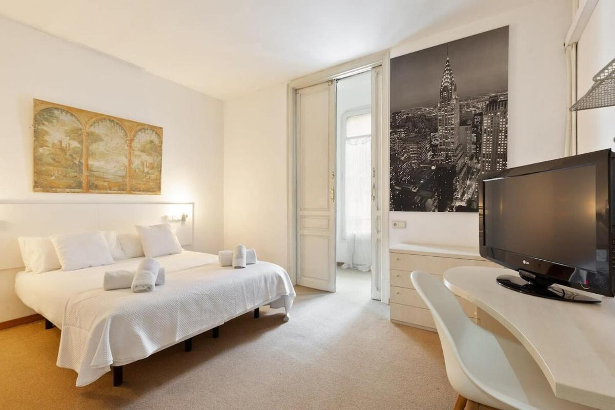Huge Historic 5bd With Private Terrace! Apartment Barcelona