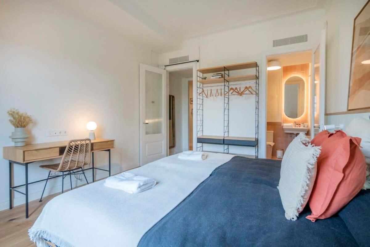 Amazing 5 Bedrooms 5 Bathrooms By Plaza Catalunya Appartement
