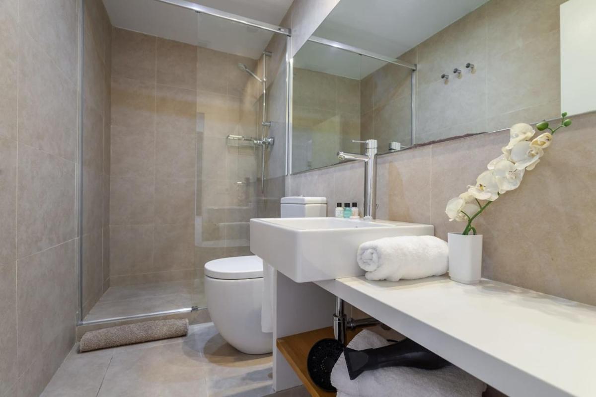 Apartamento 3-bedroom Penthouse With Terrace In Eixample Barcelona
