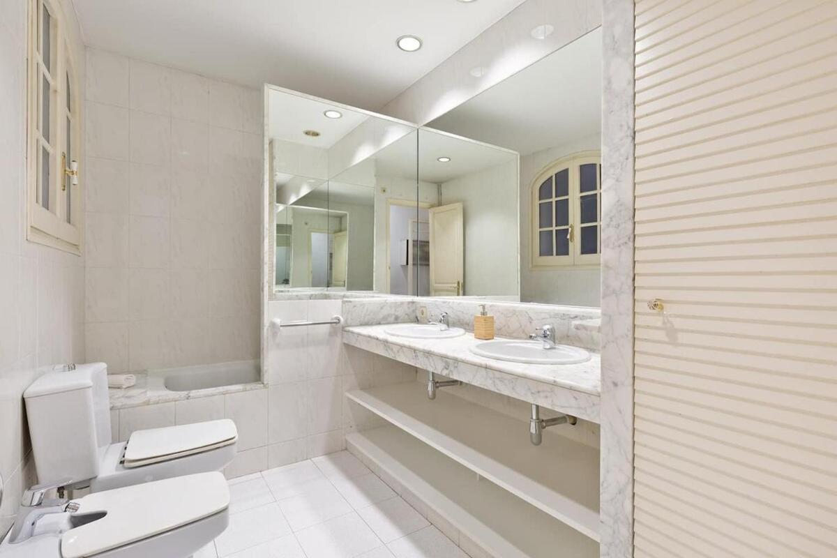 Huge Historic 5bd With Private Terrace!