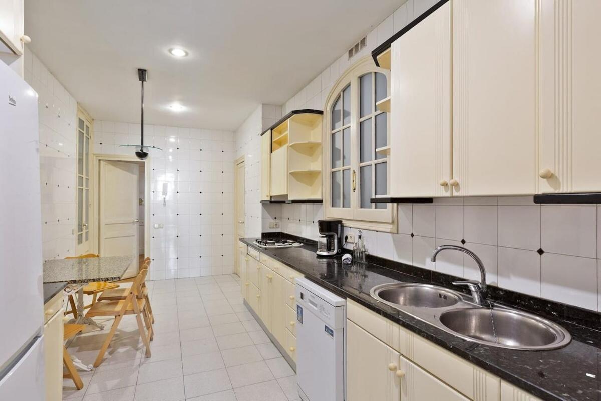 Huge Historic 5bd With Private Terrace! * Barcelona