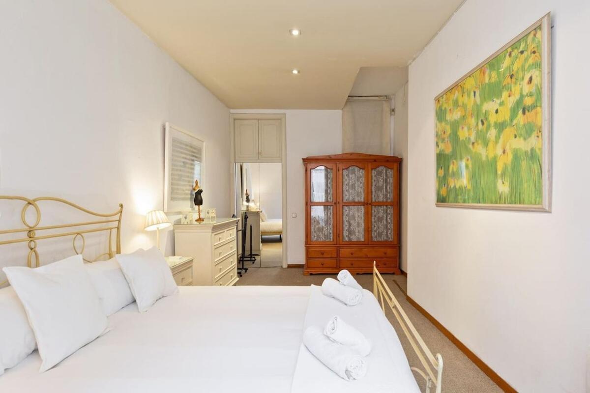 Apartment Huge Historic 5bd With Private Terrace! Barcelona