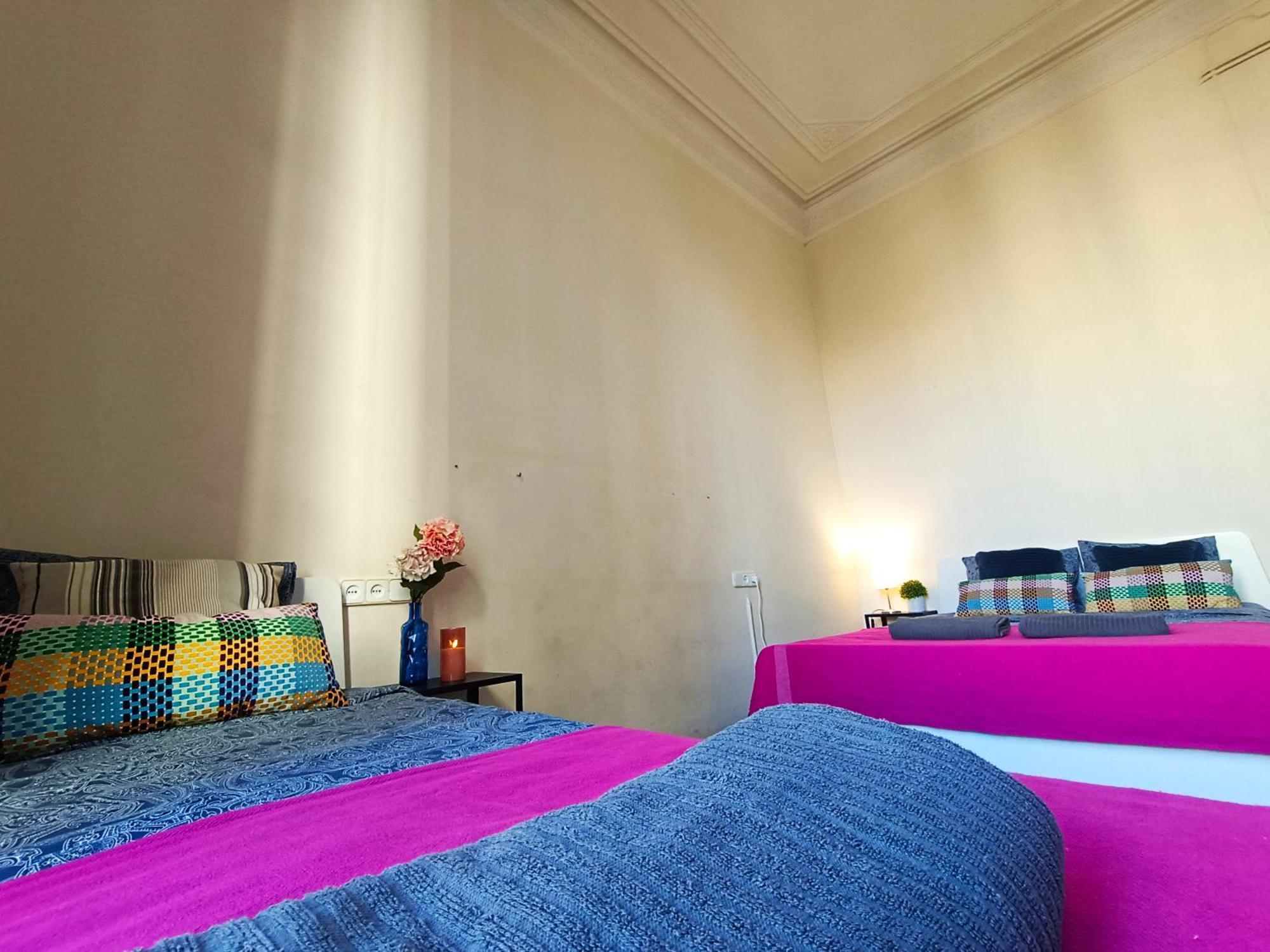 By Urquinaona Rooms Hostal