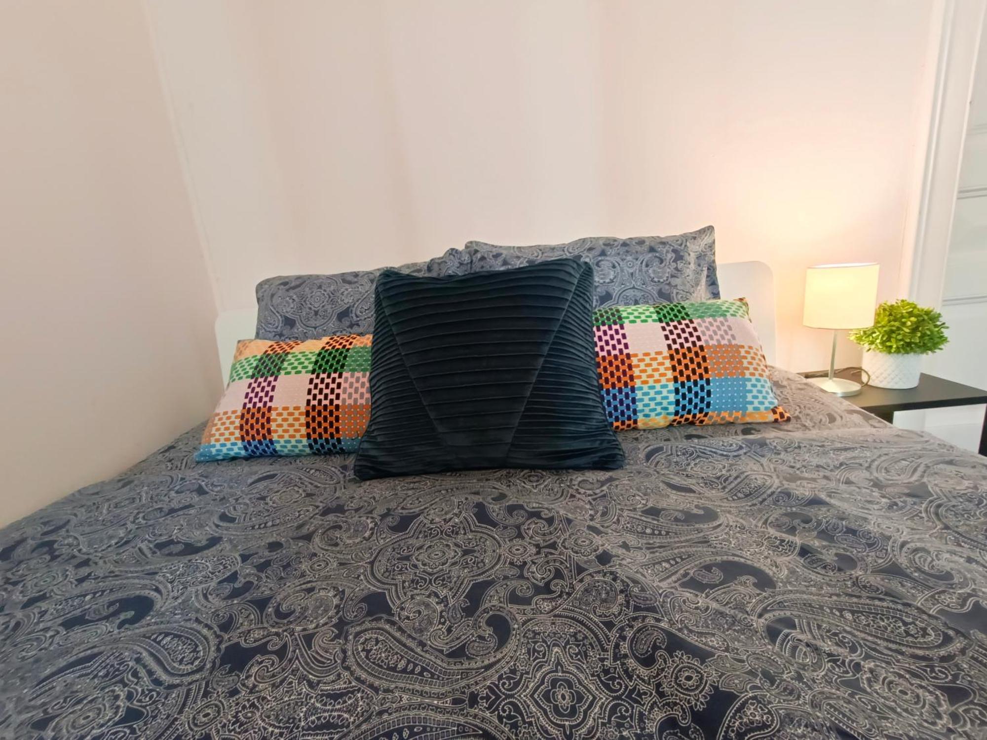 Hostal By Urquinaona Rooms *