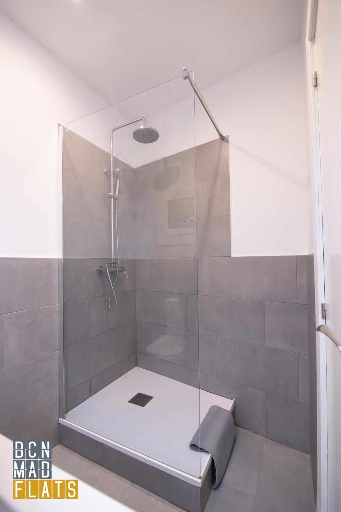 - Eixample Pb Apartment