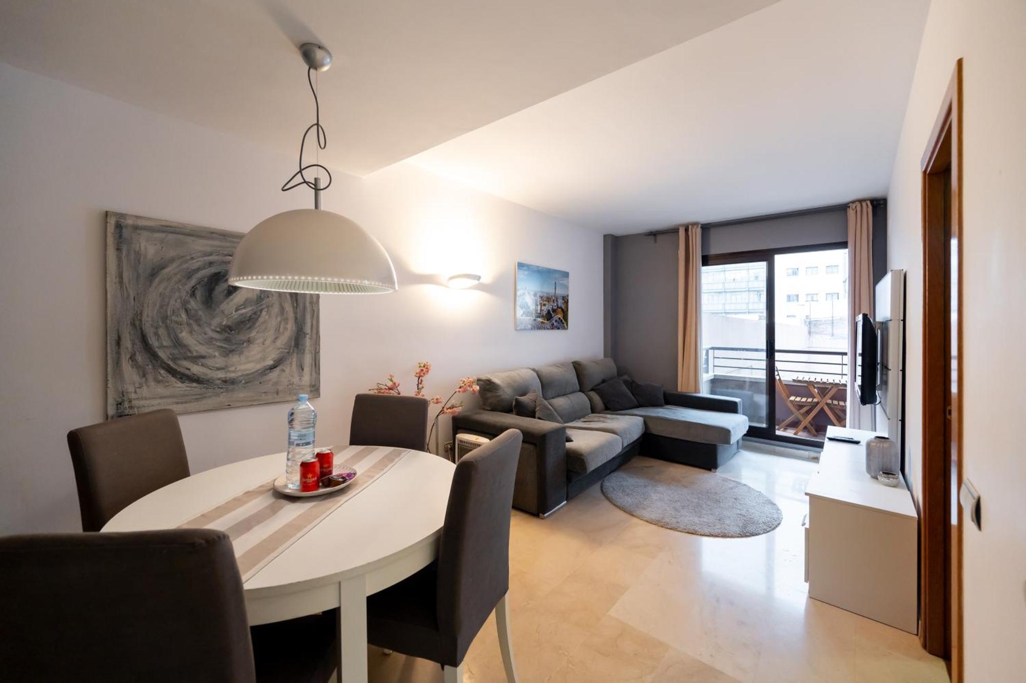 Comfy Downtown + Private Terrace Apartment