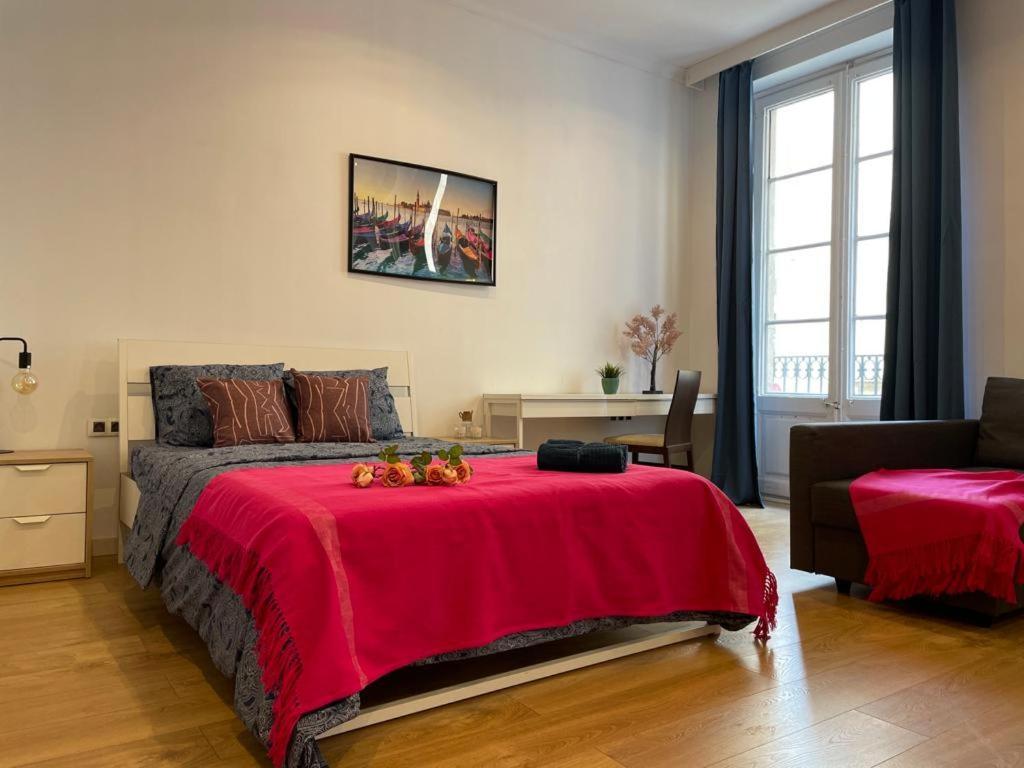 By La Rambla Rooms * Barcelone