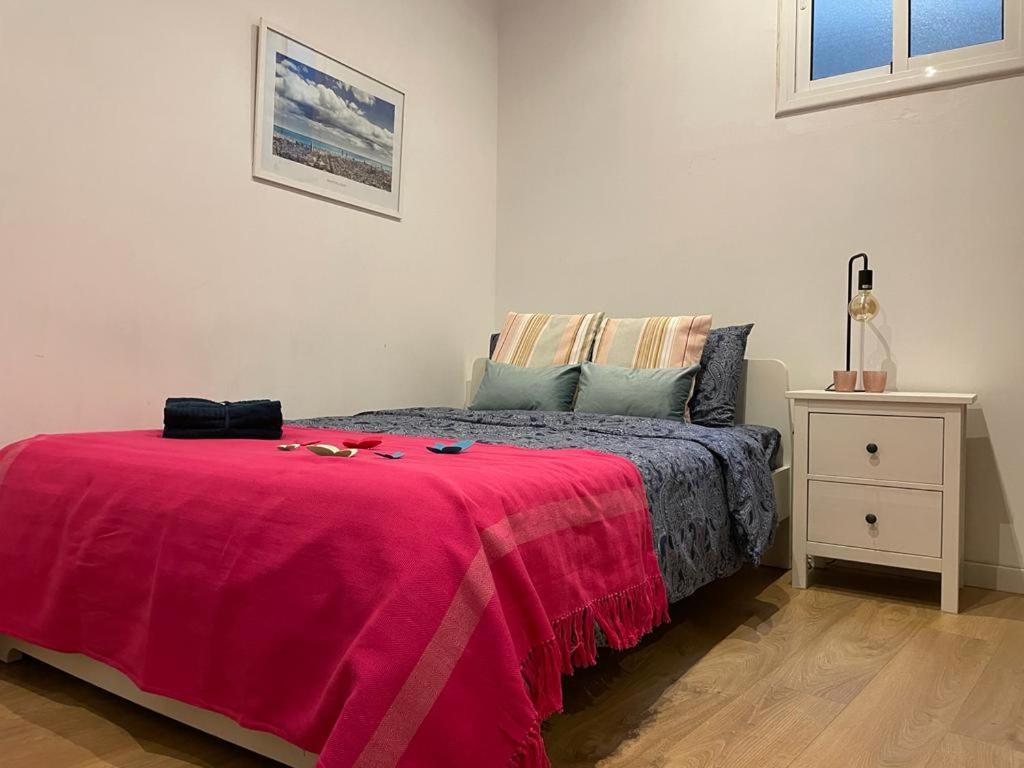 By La Rambla Rooms * Barcelone