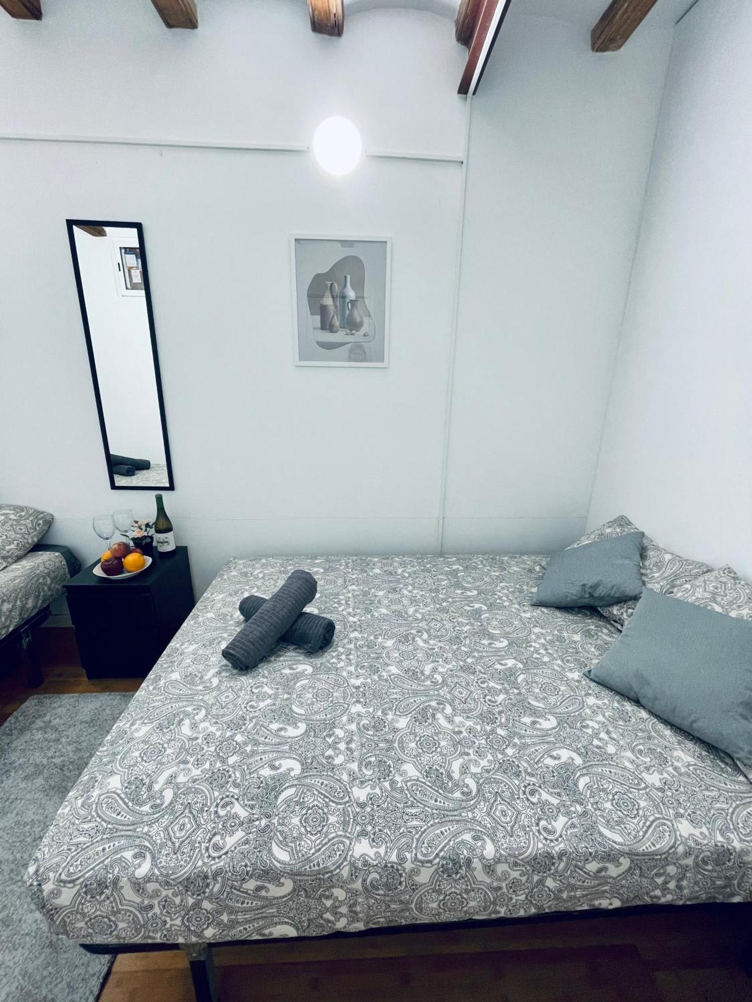 Bed & Breakfast Nou De La Rambla 2 *