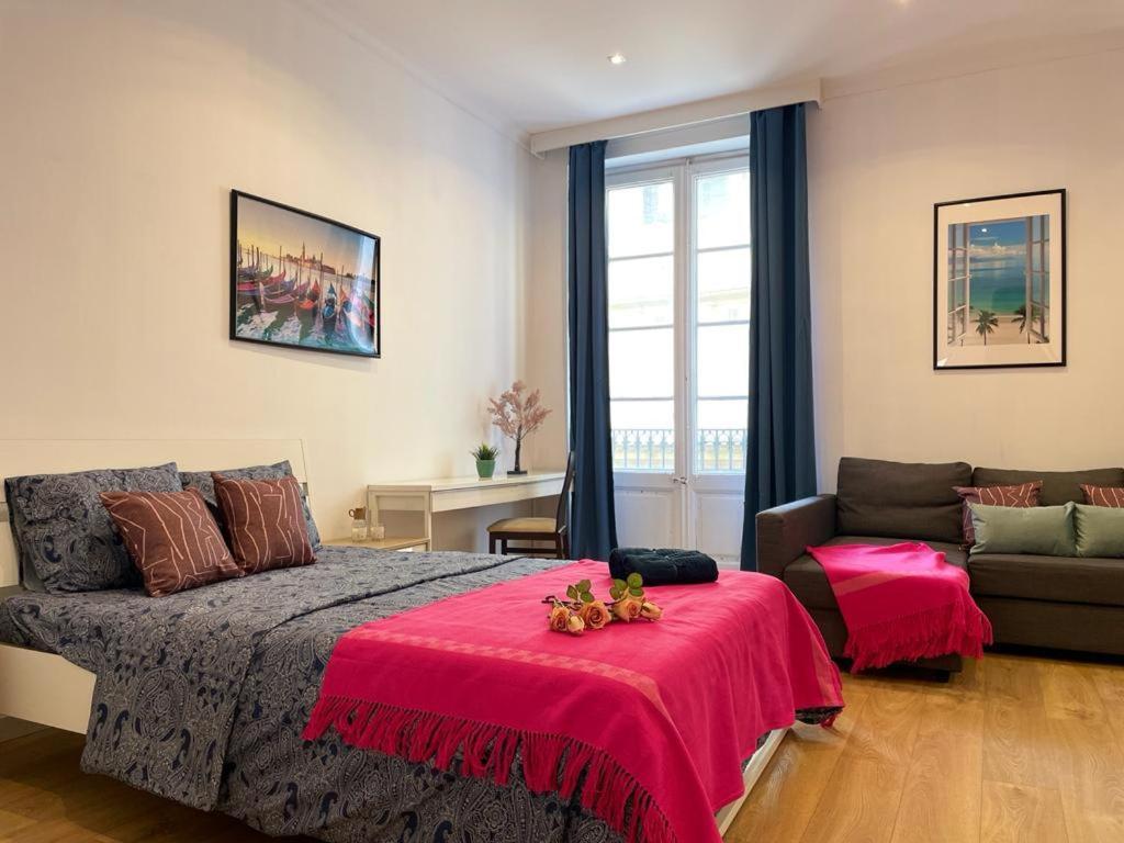 By La Rambla Rooms * Barcelone