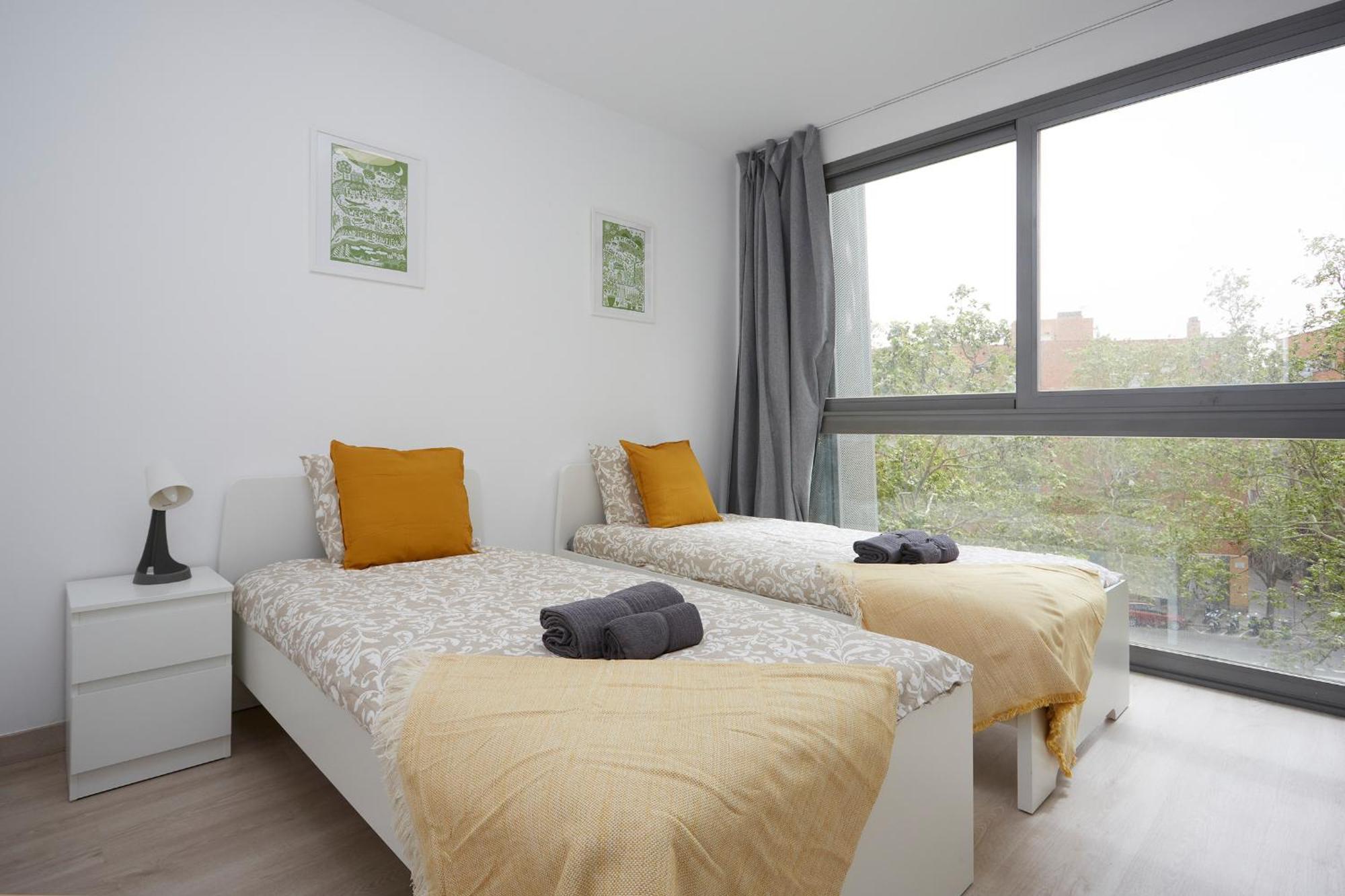 Three Bedroom Two Bathroom Close To Beach