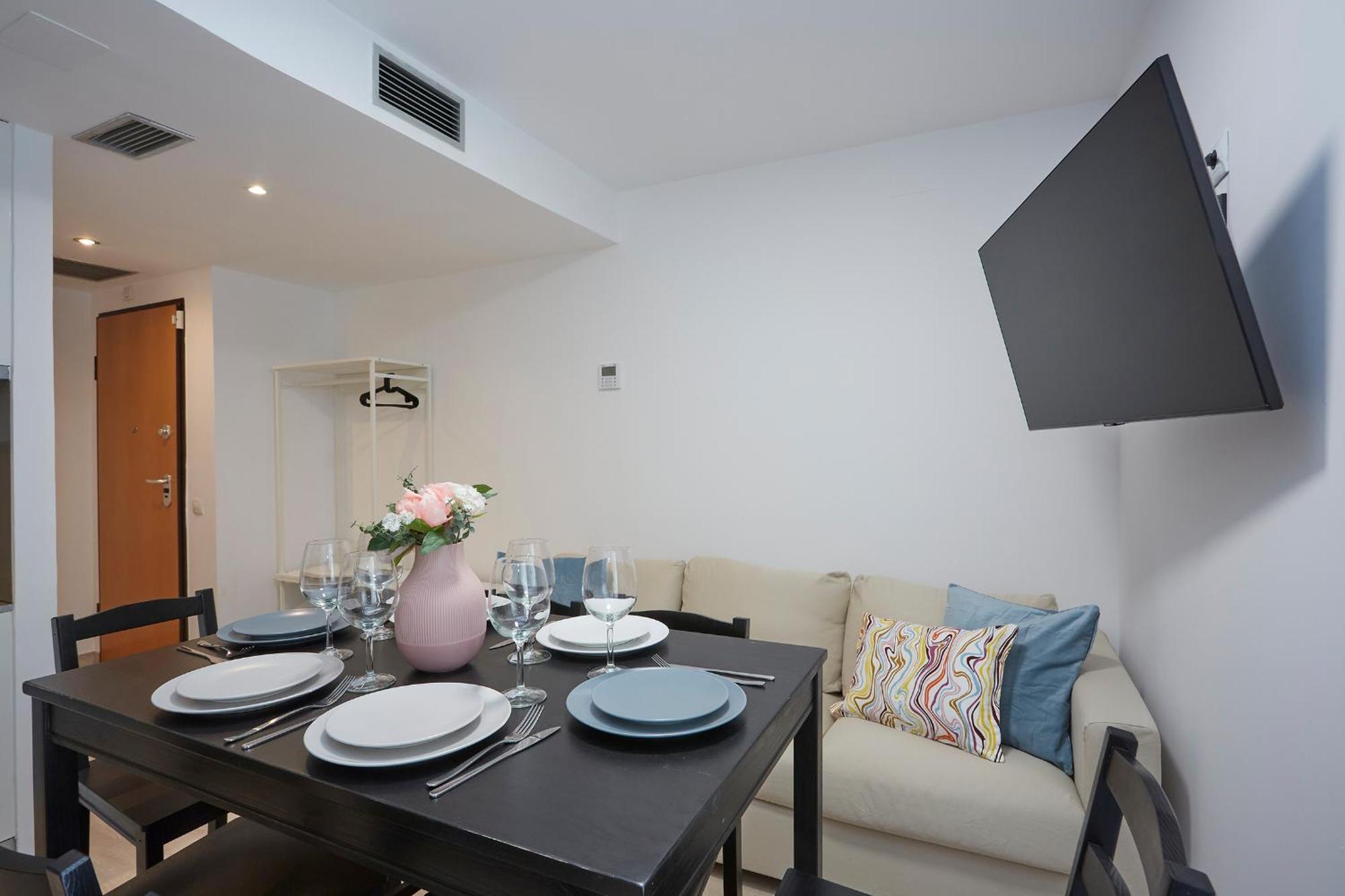 Three Bedroom Two Bathroom Close To Beach *