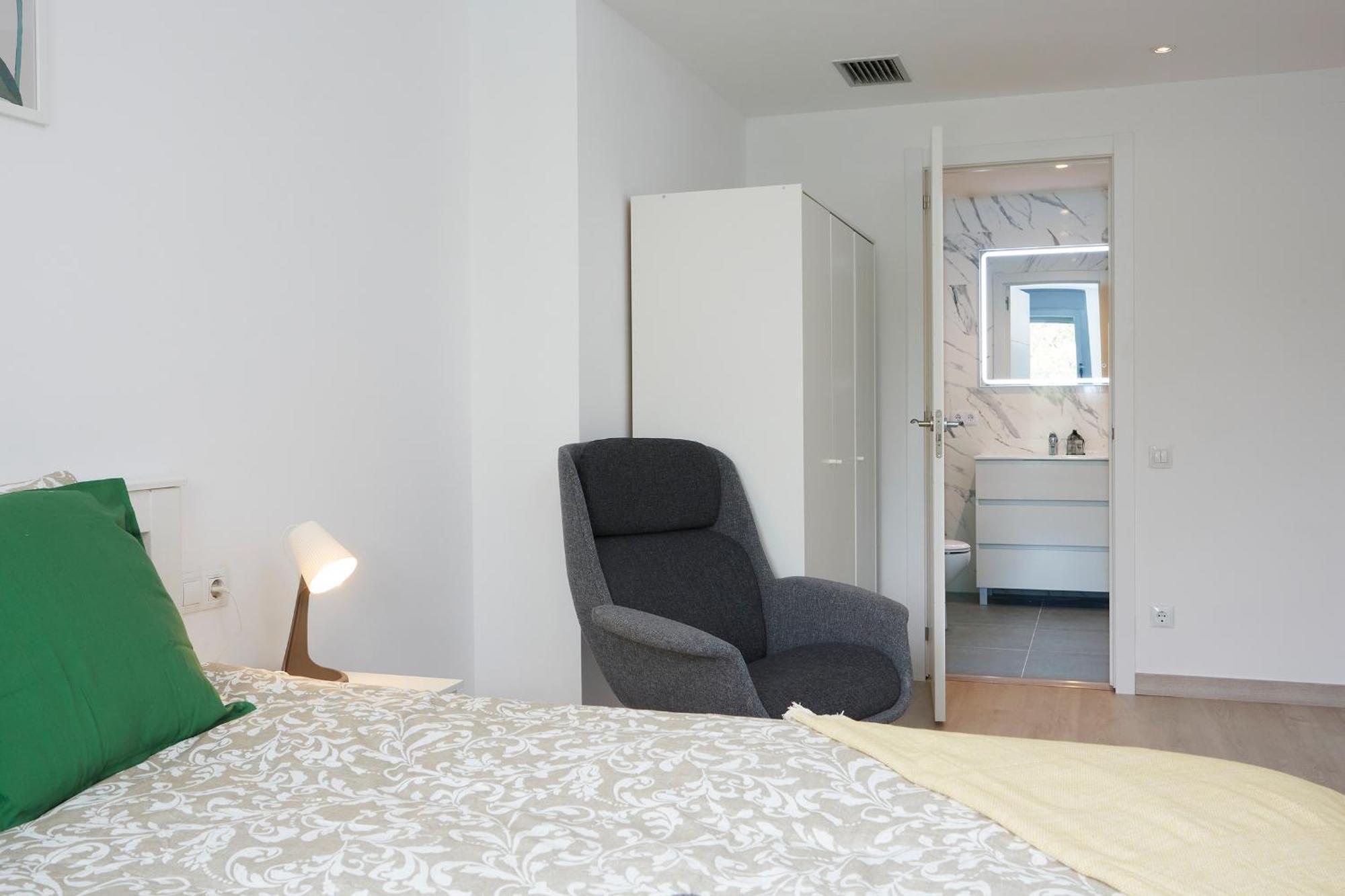 Three Bedroom Two Bathroom Close To Beach Barcelona