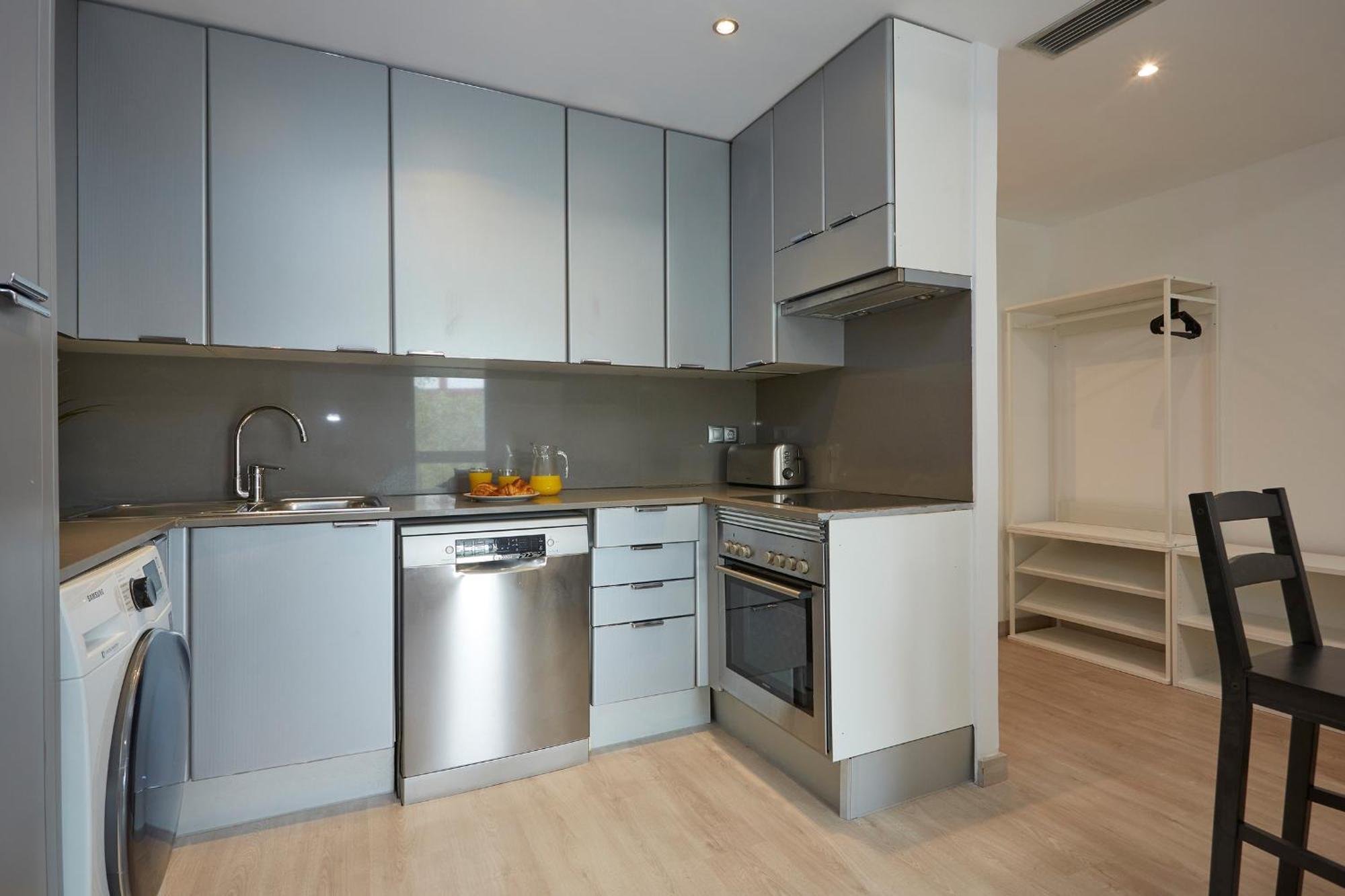 Three Bedroom Two Bathroom Close To Beach Barcelona