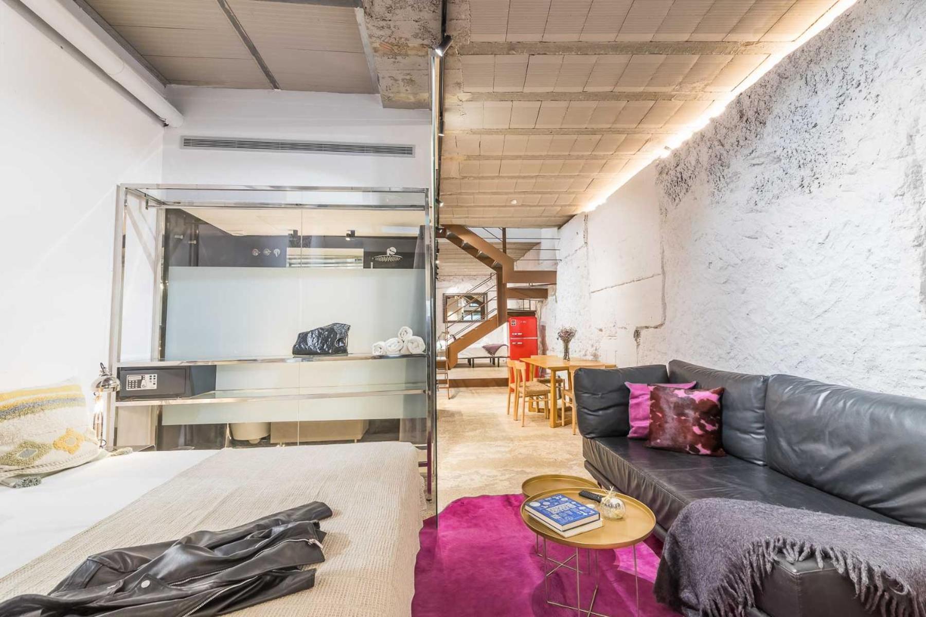 My Space Brand New In City Center Apartment *