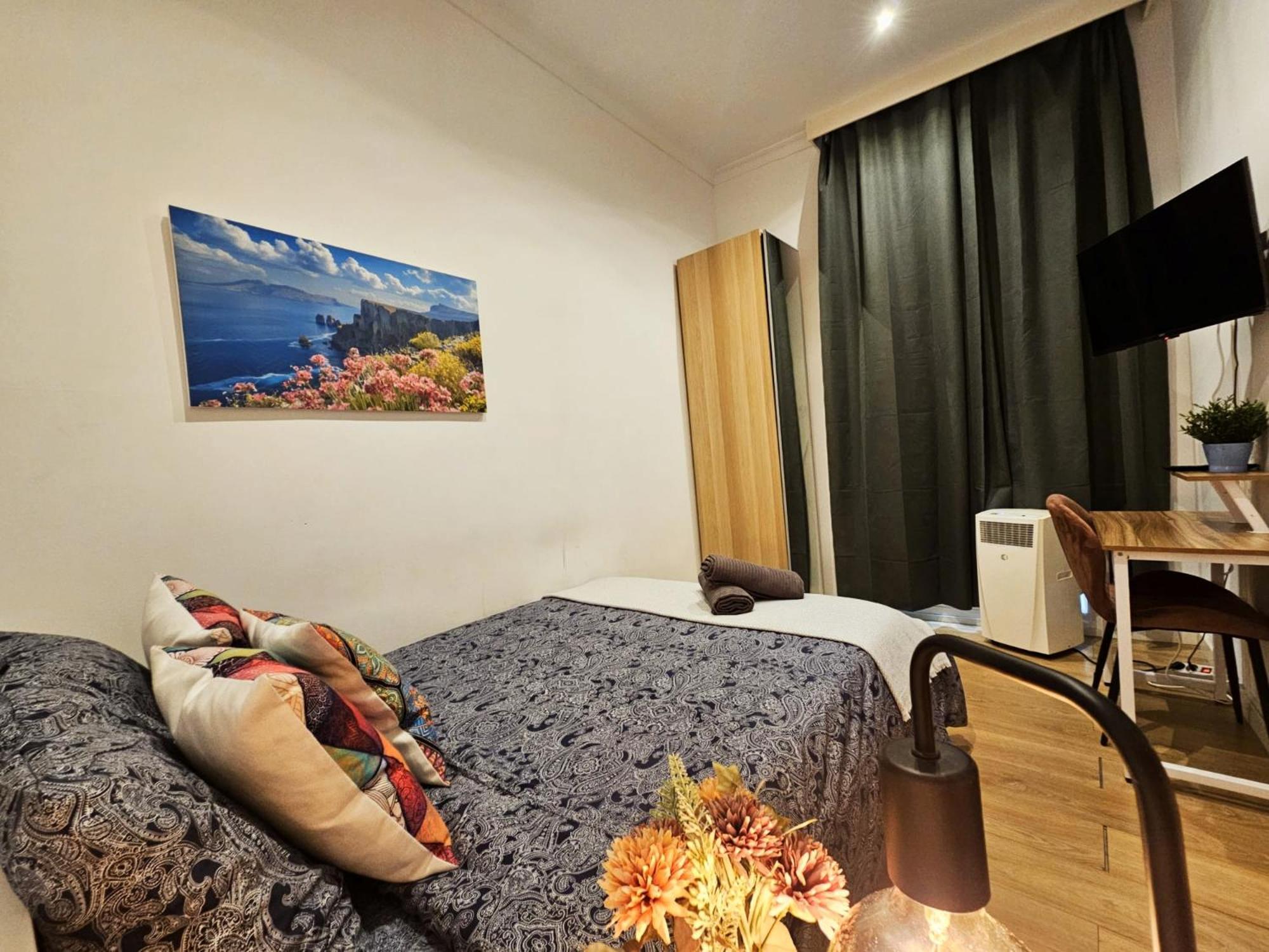By La Rambla Rooms * Barcelone