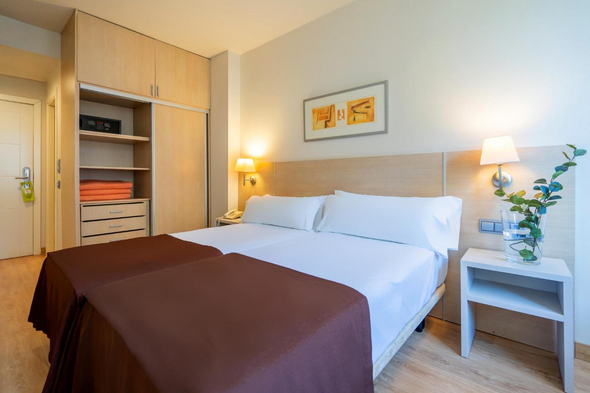 Glories Hotel 3*