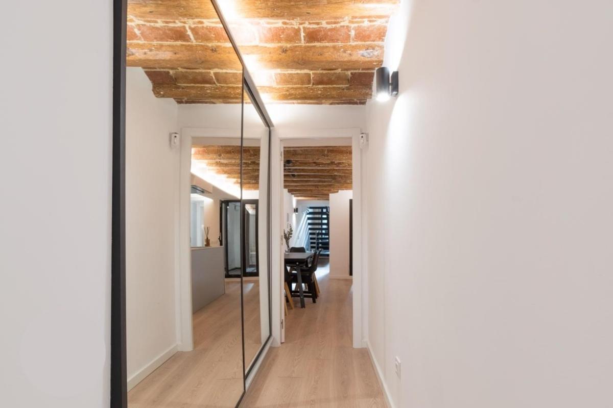 Central Lux With Private Bath Apartment *