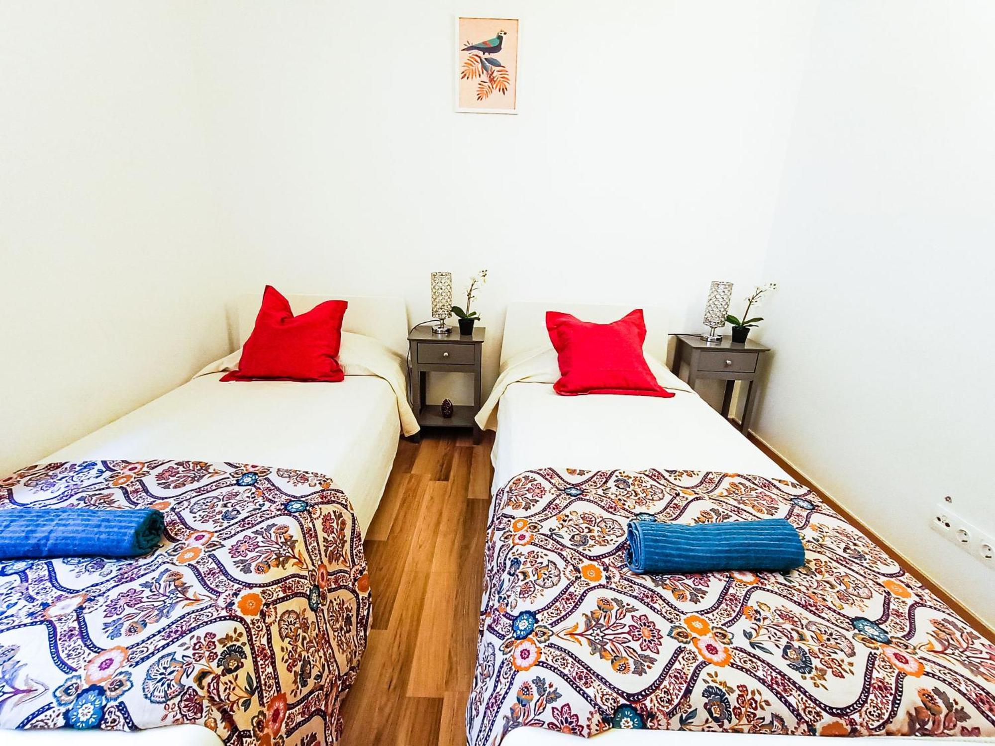 Oasis - By La Rambla Hostel *